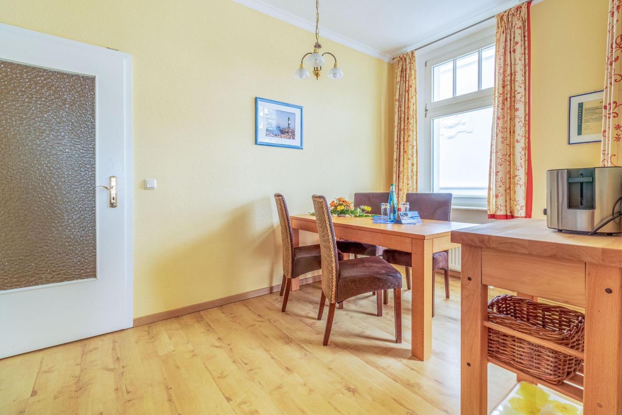 Strandidyll, 8, 2 Balkone Mit Meerblick Apartment *